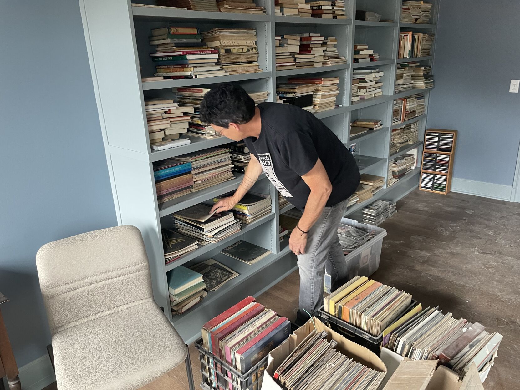 Newell in the library